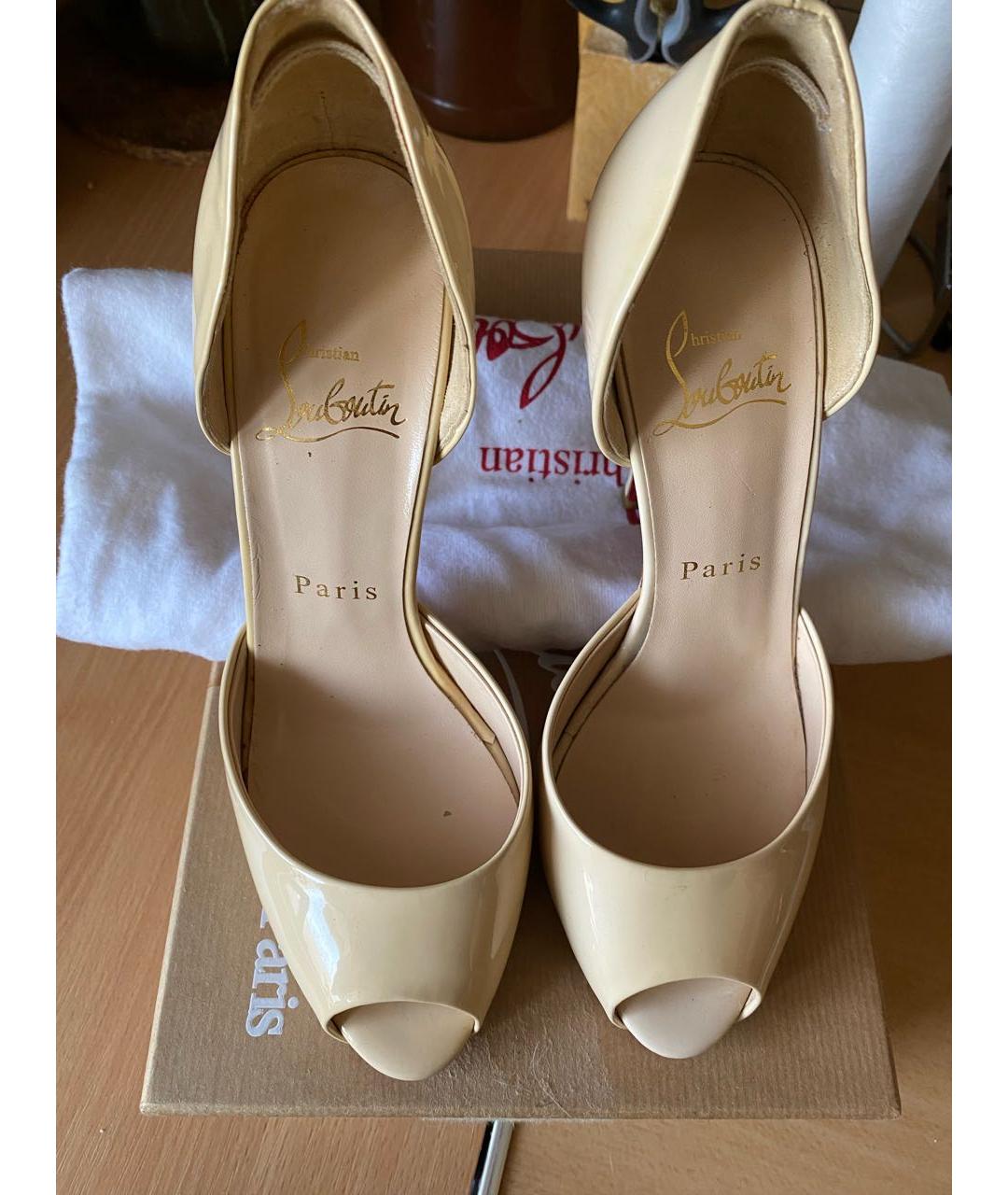 CHRISTIAN LOUBOUTIN Бежевые туфли из лакированной кожи, фото 4