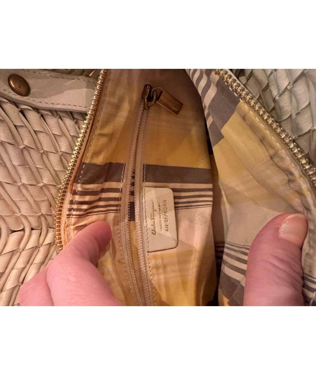 SALVATORE FERRAGAMO Бежевая кожаная сумка с короткими ручками, фото 6