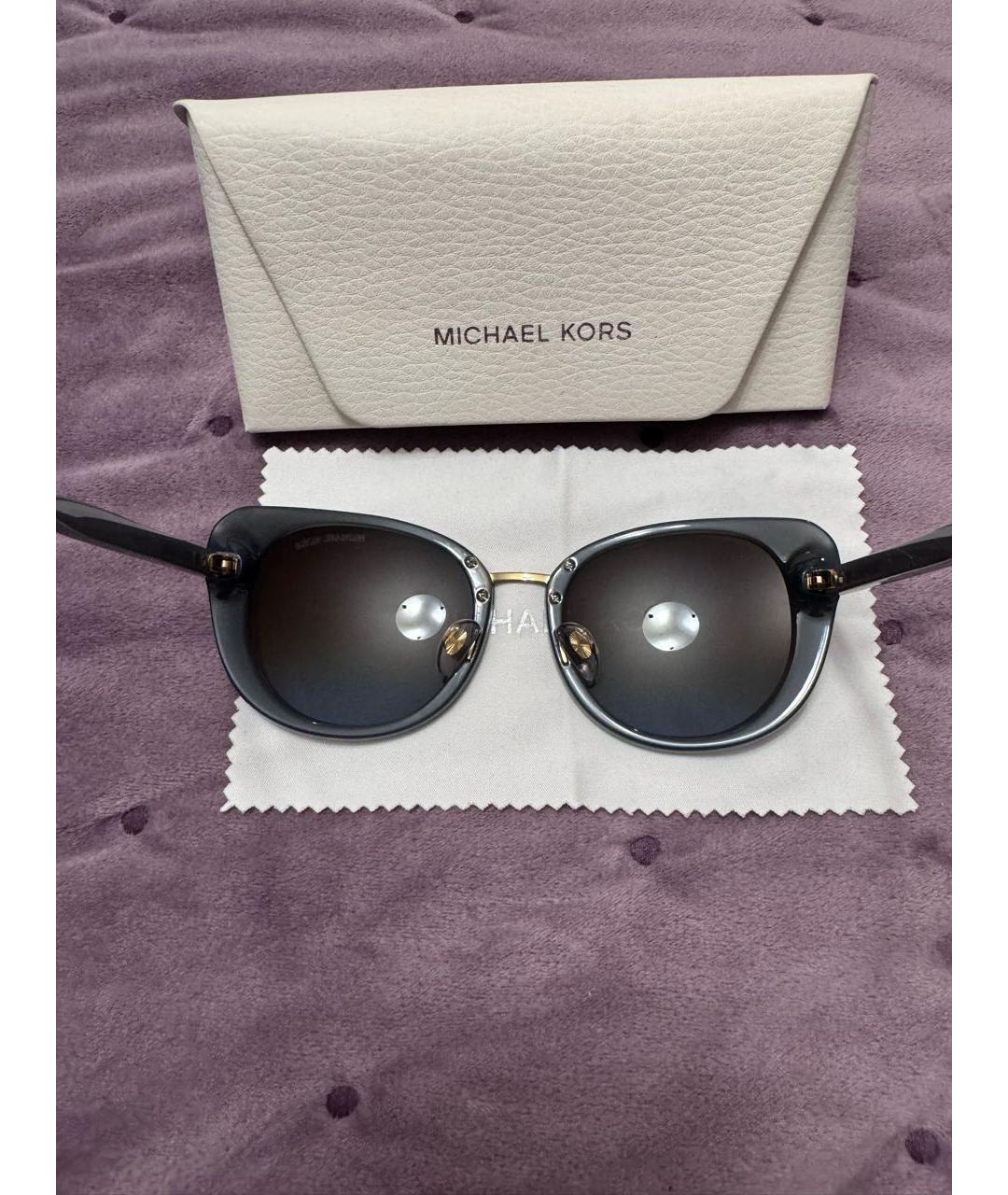 MICHAEL KORS Серые пластиковые солнцезащитные очки, фото 8