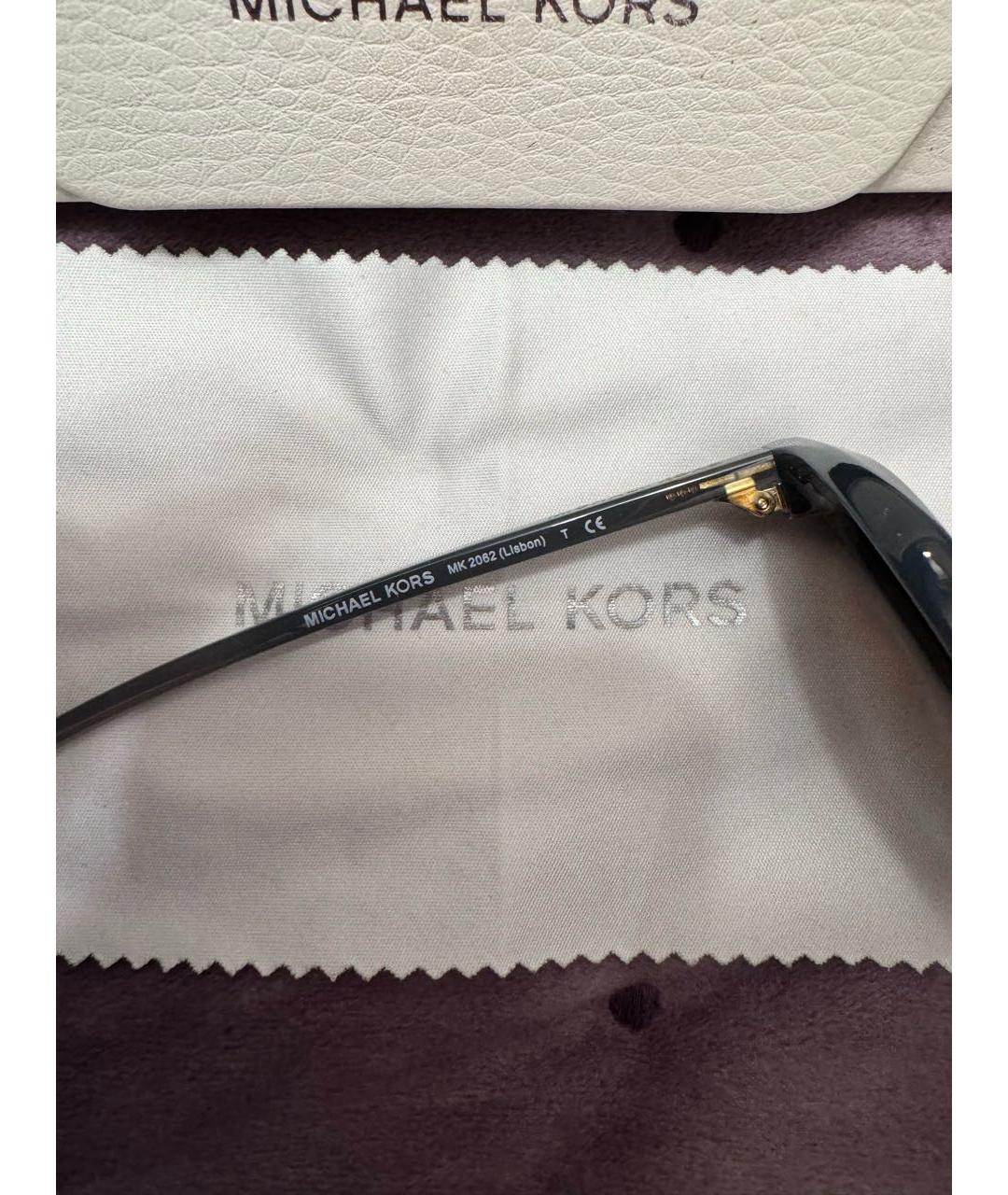 MICHAEL KORS Серые пластиковые солнцезащитные очки, фото 5