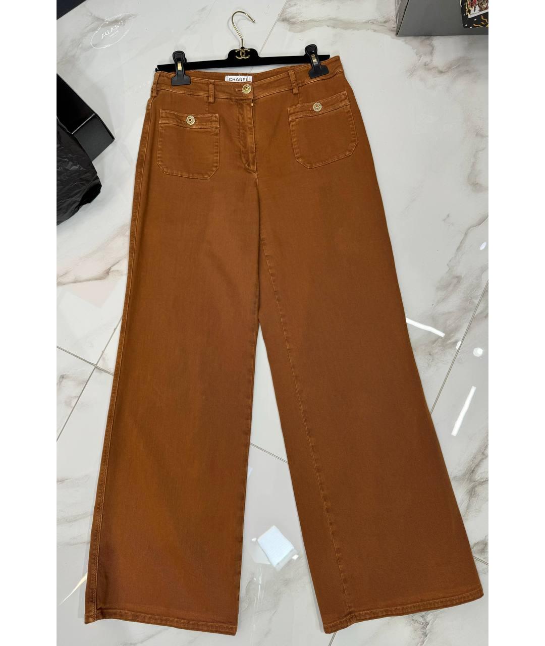 CHANEL PRE-OWNED Коричневые хлопко-эластановые прямые джинсы, фото 6