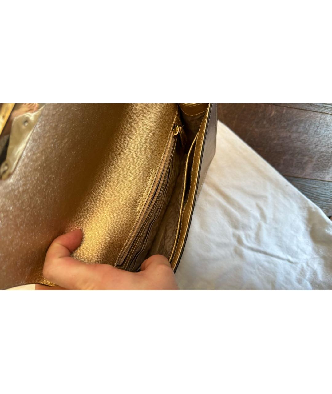 MICHAEL KORS Золотая сумка через плечо из искусственной кожи, фото 3