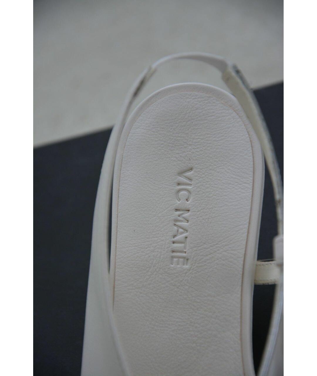 VIC MATIE Белые кожаные сандалии, фото 3