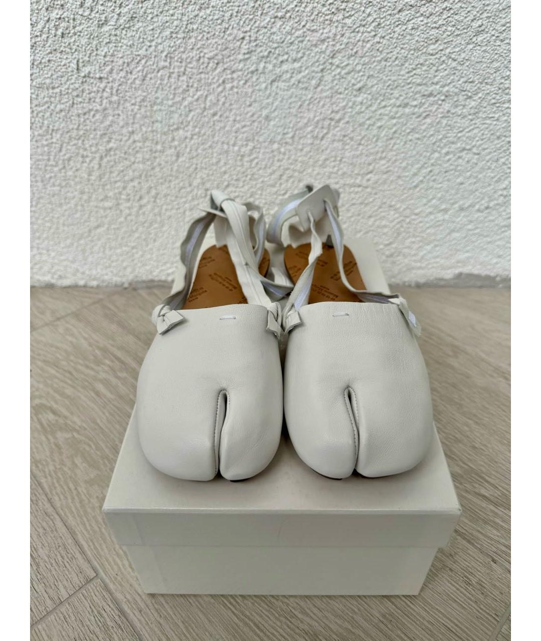 MAISON MARGIELA Белые кожаные балетки, фото 2
