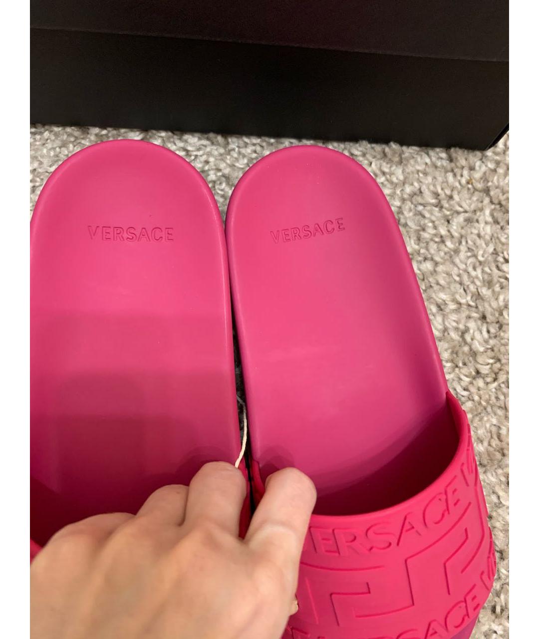 VERSACE Розовые резиновые сандалии, фото 7
