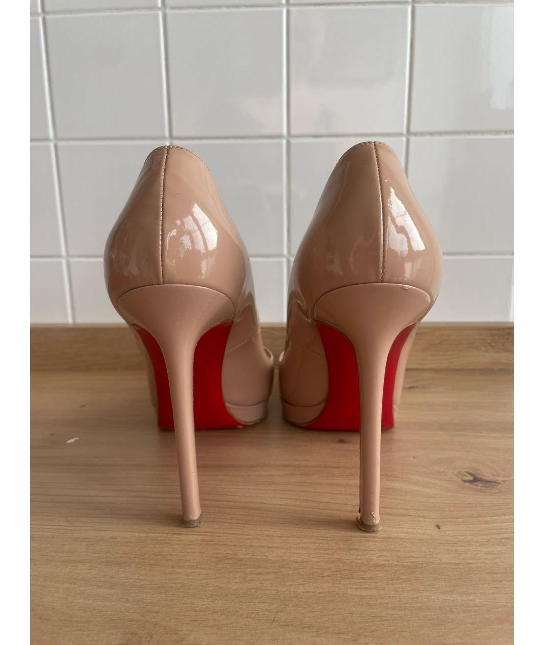 CHRISTIAN LOUBOUTIN Бежевые туфли из лакированной кожи, фото 4