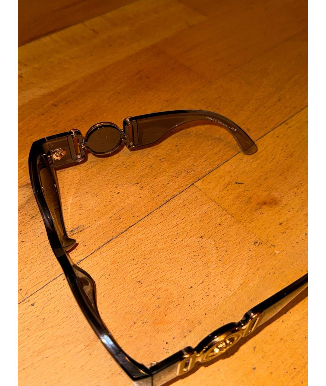 VERSACE Антрацитовые пластиковые солнцезащитные очки, фото 3