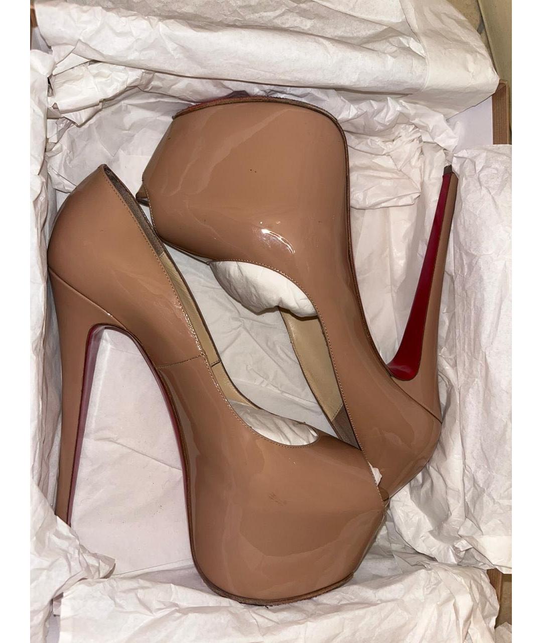 CHRISTIAN LOUBOUTIN Бежевые туфли из лакированной кожи, фото 7