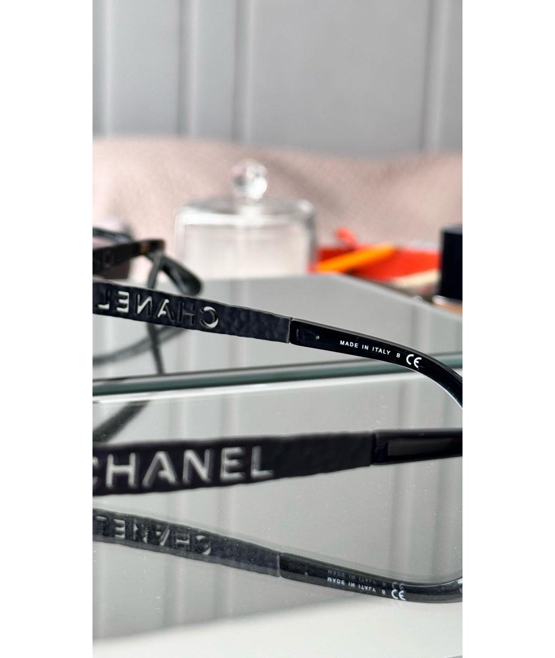 CHANEL PRE-OWNED Черные пластиковые солнцезащитные очки, фото 3