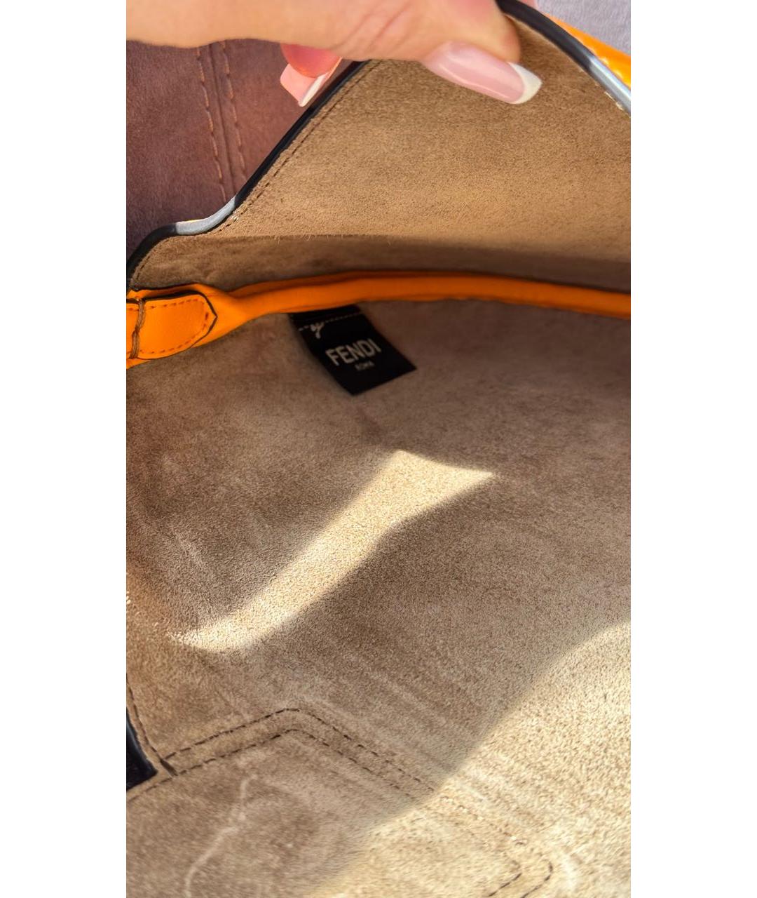 FENDI Оранжевая кожаная сумка с короткими ручками, фото 5