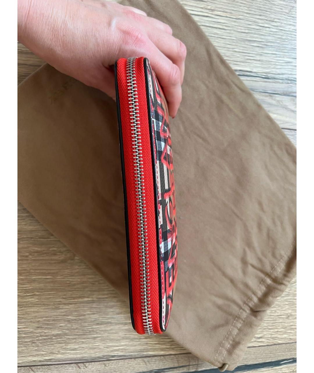 BURBERRY Красный кожаный кошелек, фото 2