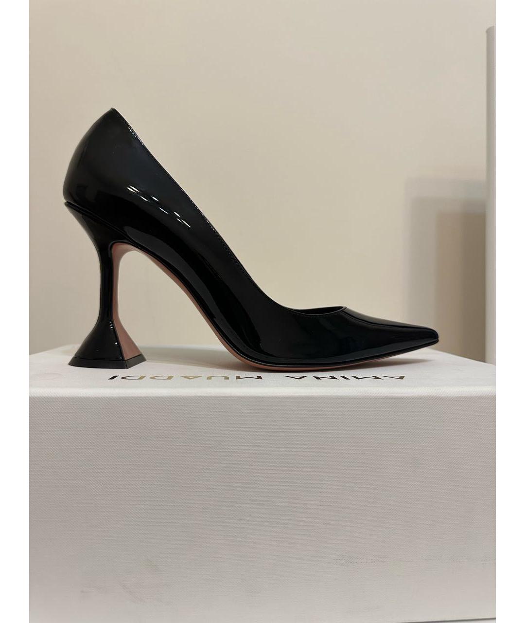 Amina Muaddi Черные туфли из лакированной кожи, фото 6