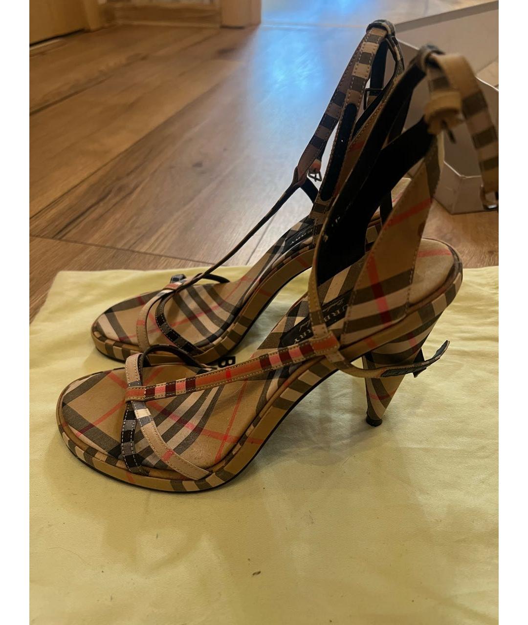 BURBERRY Бежевые кожаные босоножки, фото 5