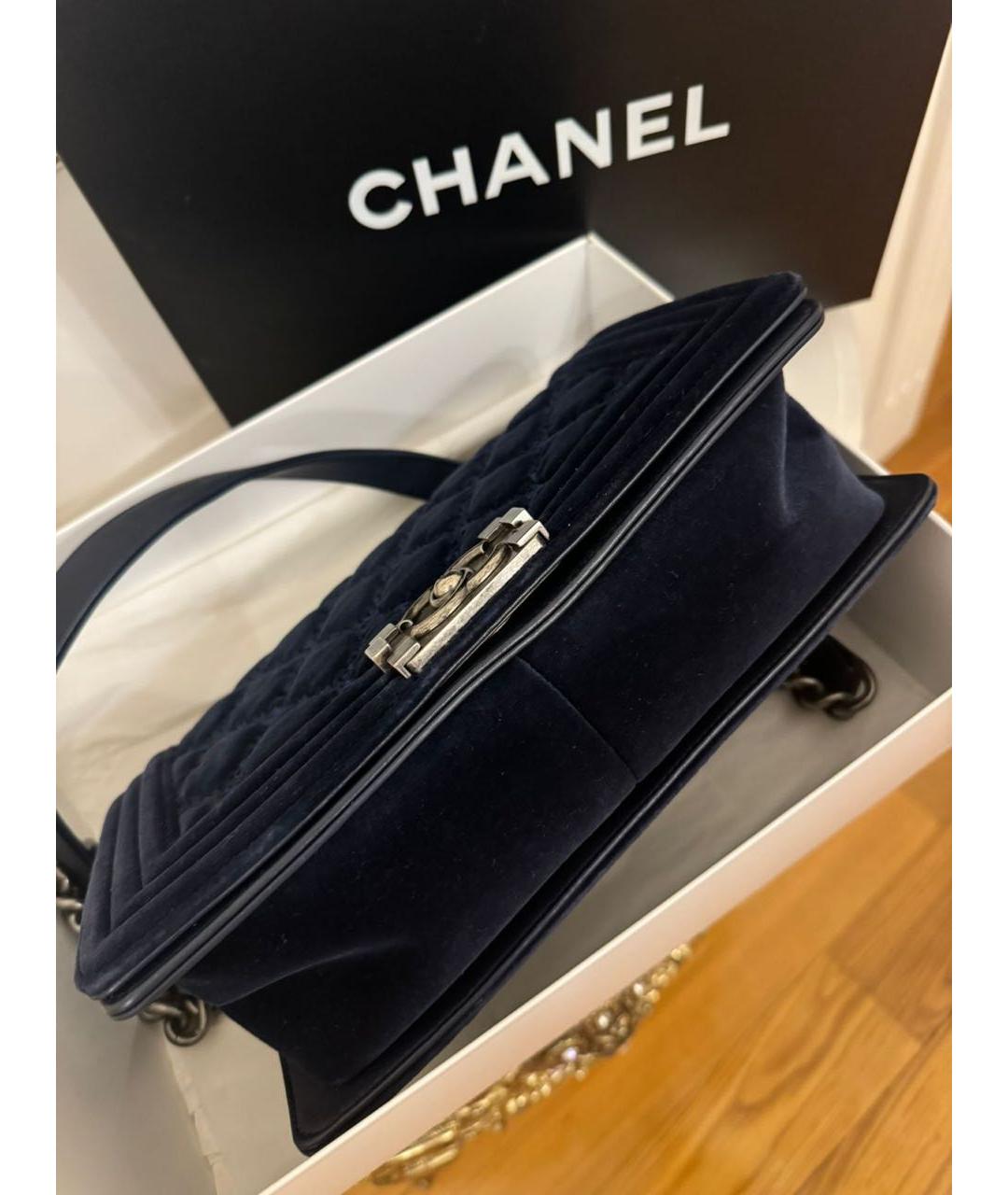 CHANEL PRE-OWNED Темно-синяя бархатная поясная сумка, фото 5