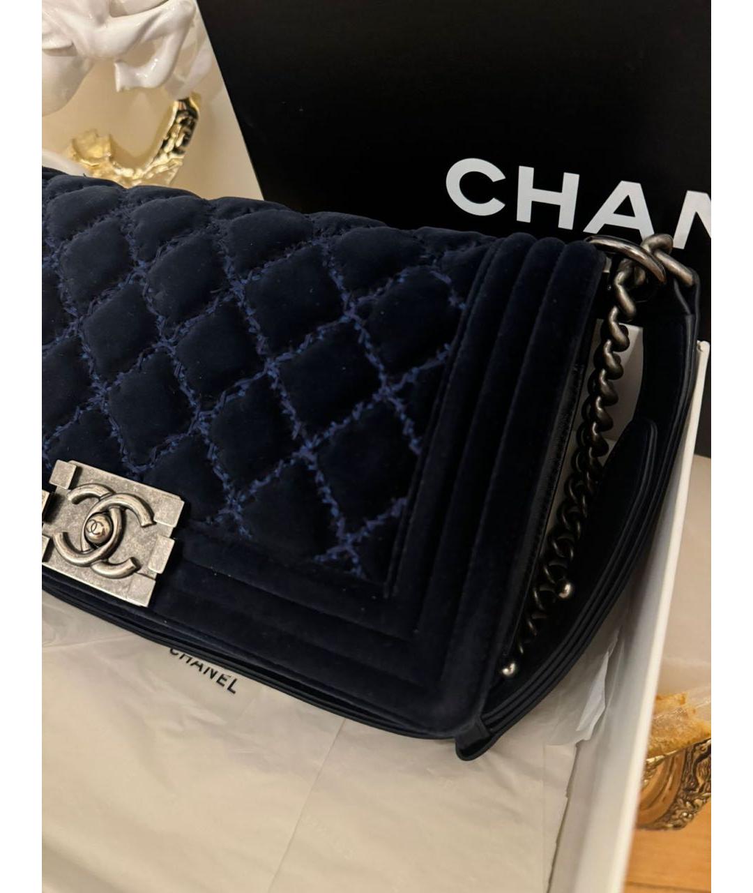 CHANEL PRE-OWNED Темно-синяя бархатная поясная сумка, фото 2