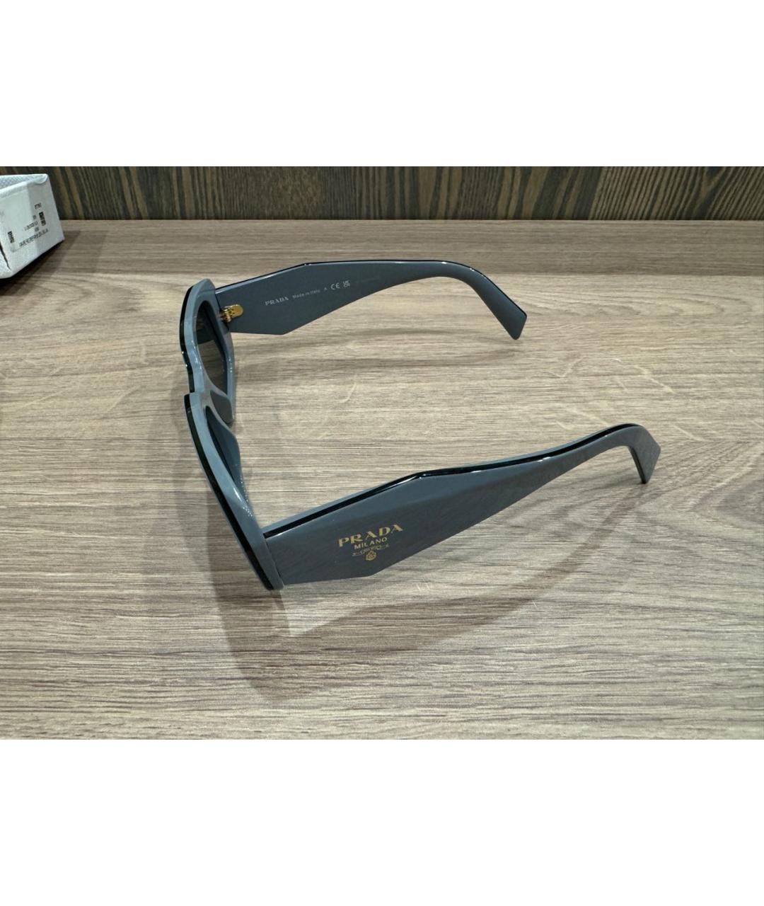 PRADA Серые пластиковые солнцезащитные очки, фото 2