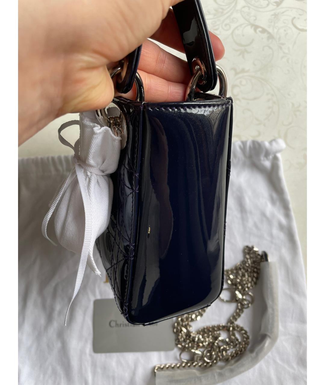CHRISTIAN DIOR Темно-синяя сумка с короткими ручками из лакированной кожи, фото 4