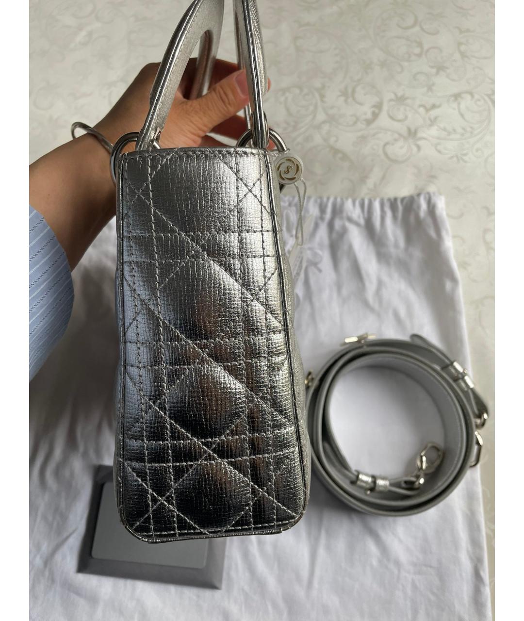 CHRISTIAN DIOR Серебряная кожаная сумка с короткими ручками, фото 5