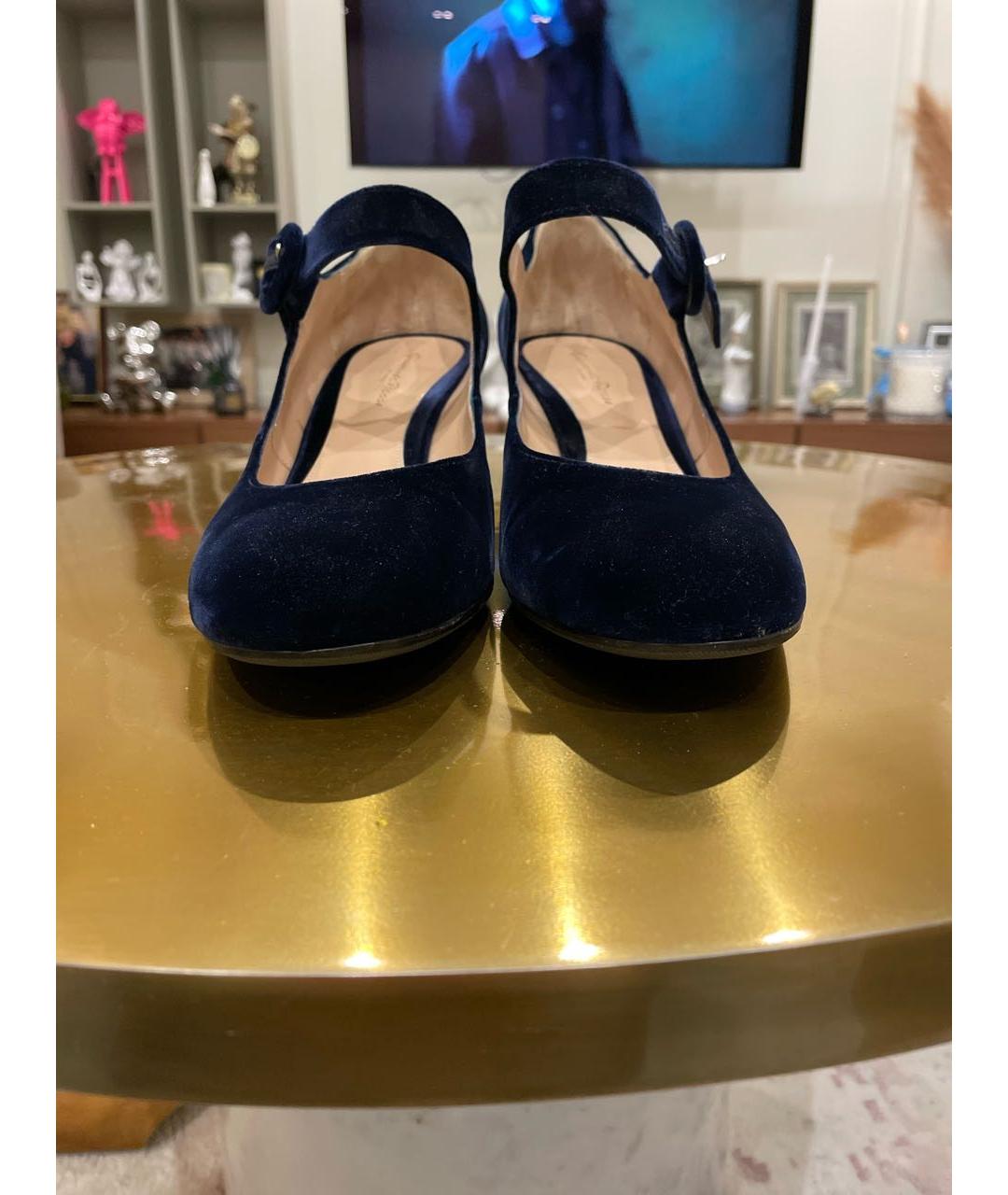 GIANVITO ROSSI Темно-синие бархатные туфли, фото 7