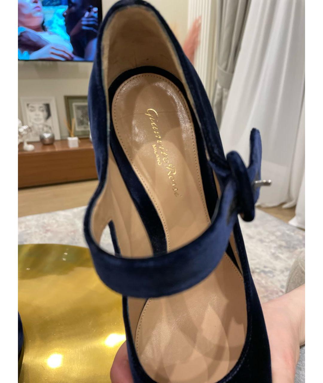 GIANVITO ROSSI Темно-синие бархатные туфли, фото 5