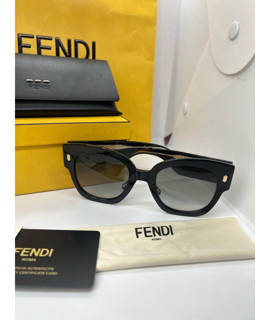 FENDI Черные пластиковые солнцезащитные очки, фото 2