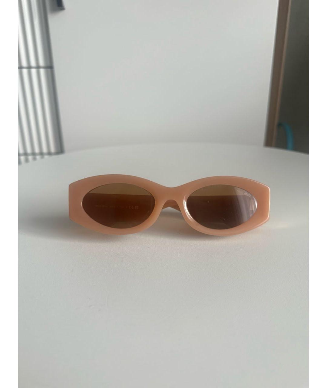 MIU MIU Бежевые пластиковые солнцезащитные очки, фото 5