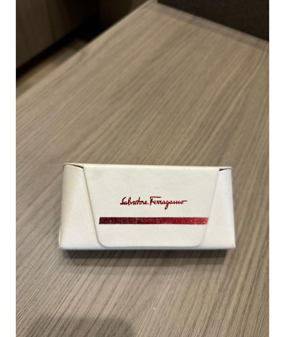 FERRAGAMO Серые пластиковые солнцезащитные очки, фото 4