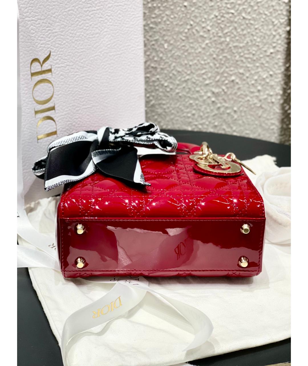 CHRISTIAN DIOR Красная сумка с короткими ручками из лакированной кожи, фото 5