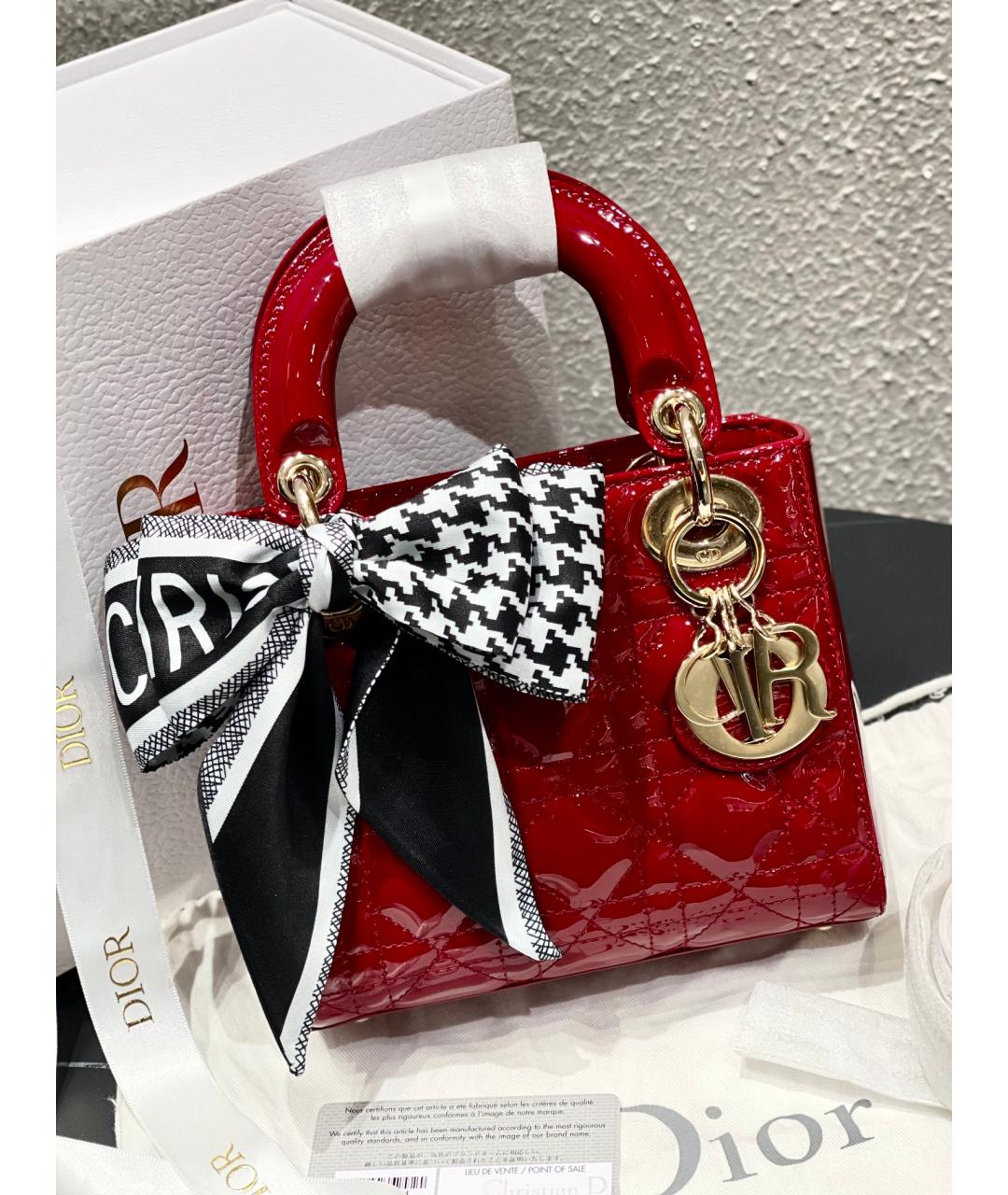 CHRISTIAN DIOR Красная сумка с короткими ручками из лакированной кожи, фото 2