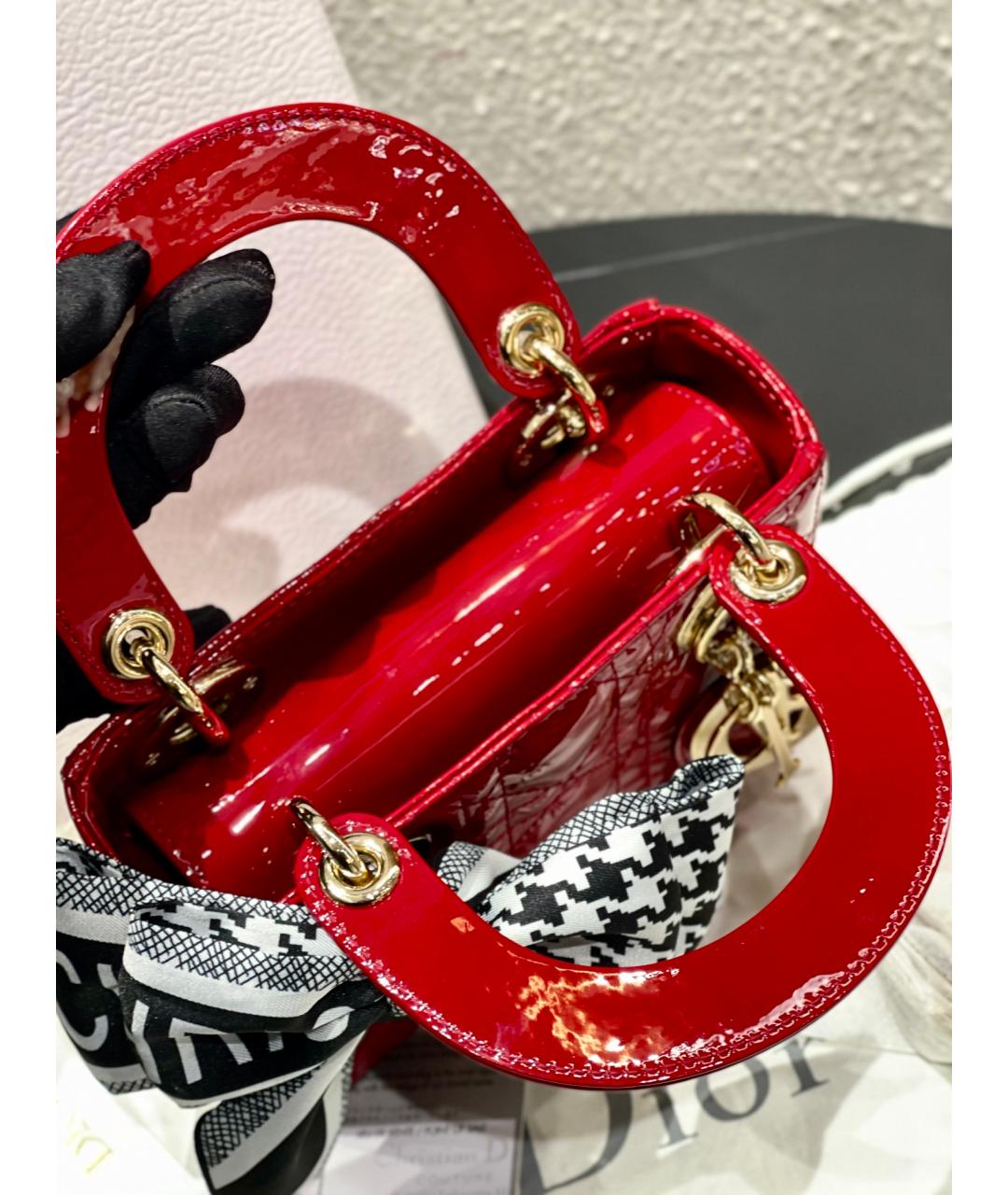 CHRISTIAN DIOR Красная сумка с короткими ручками из лакированной кожи, фото 7