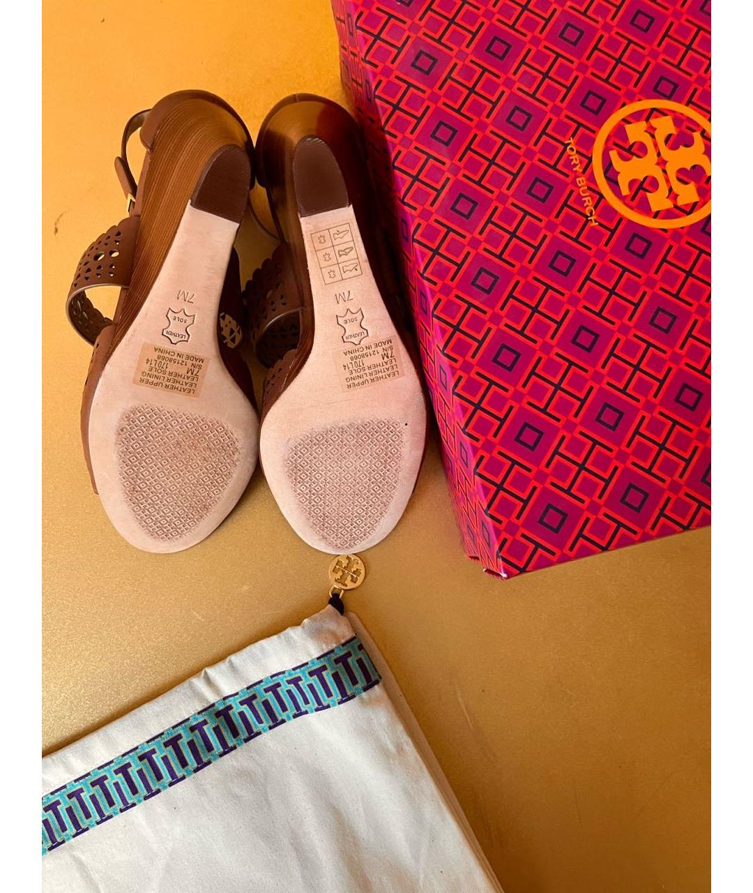 TORY BURCH Коричневые кожаные босоножки, фото 7