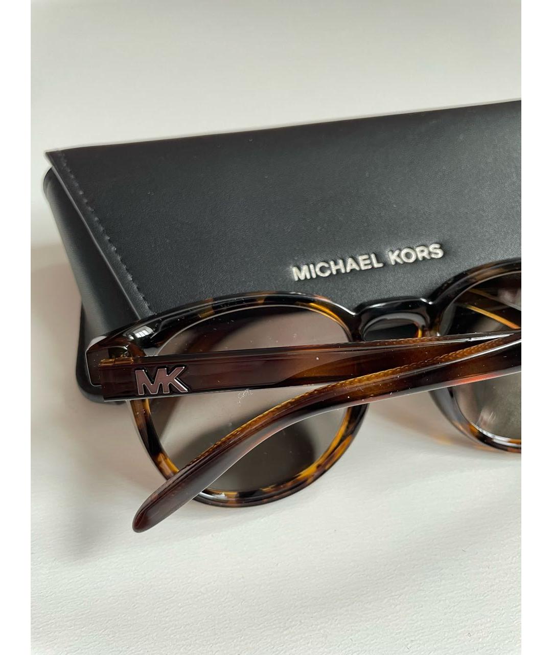 MICHAEL KORS Коричневые пластиковые солнцезащитные очки, фото 3