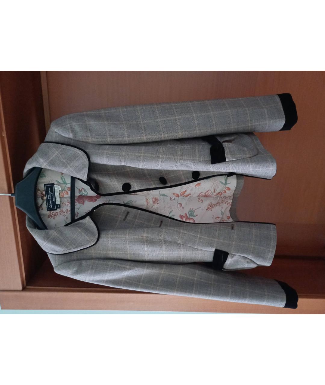 SALVATORE FERRAGAMO Бежевый шерстяной костюм с юбками, фото 2
