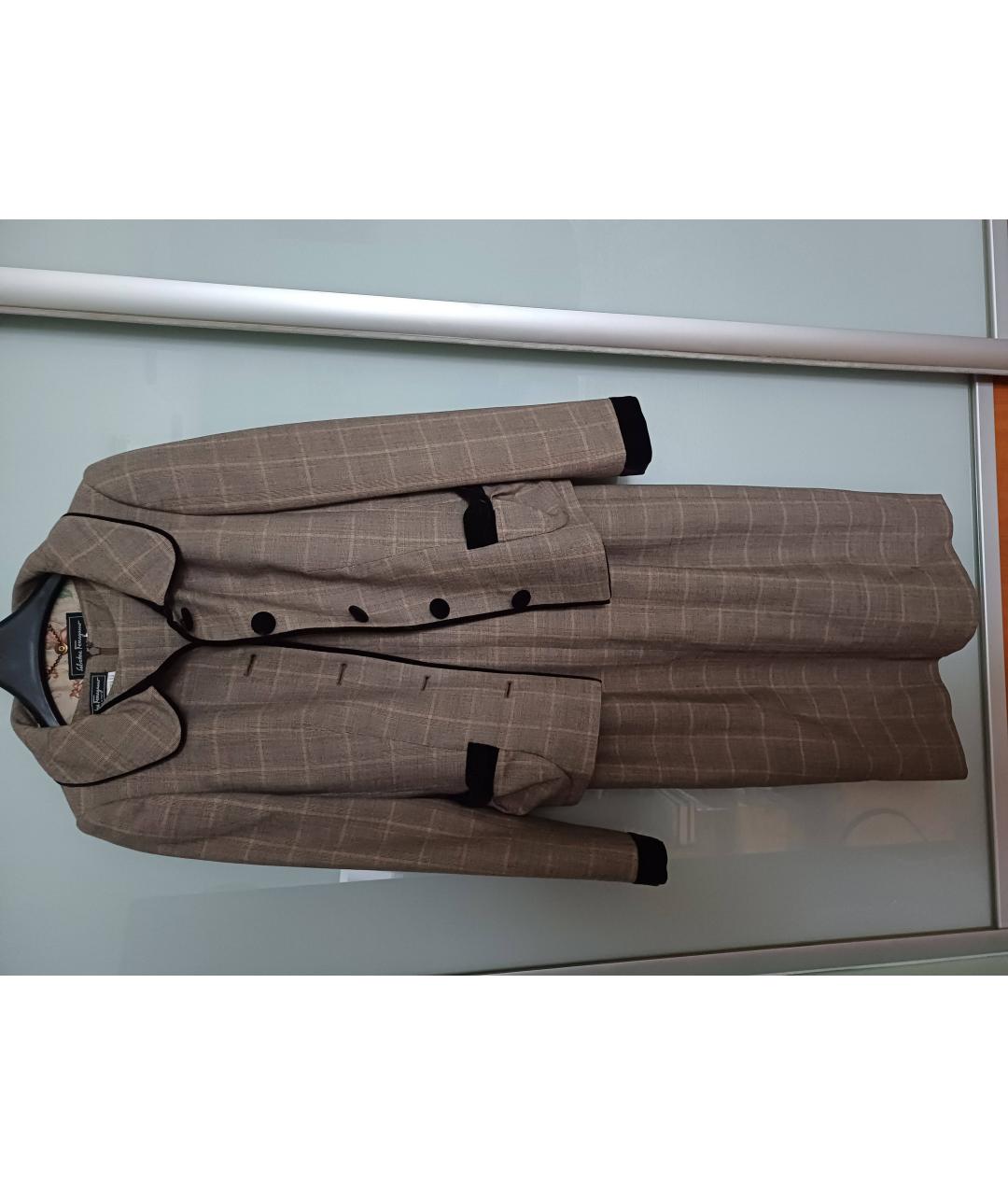 SALVATORE FERRAGAMO Бежевый шерстяной костюм с юбками, фото 3