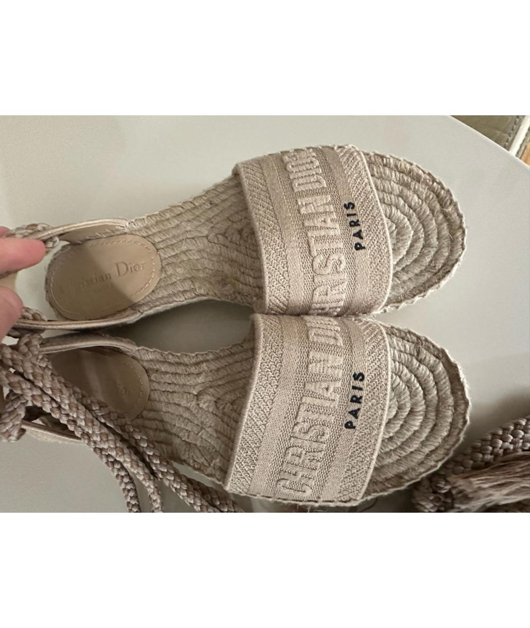 CHRISTIAN DIOR PRE-OWNED Бежевые текстильные сандалии, фото 2