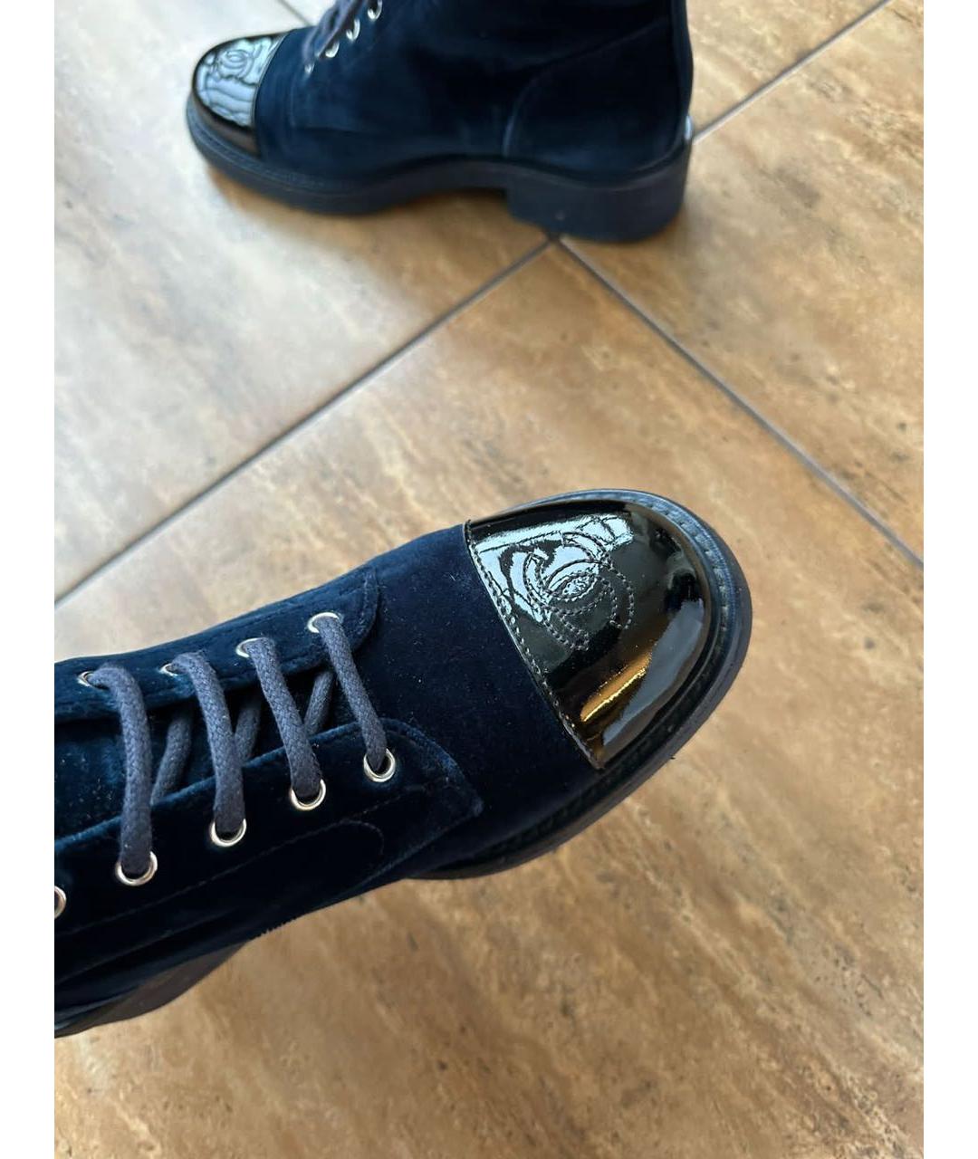 CHANEL Темно-синие бархатные ботинки, фото 6