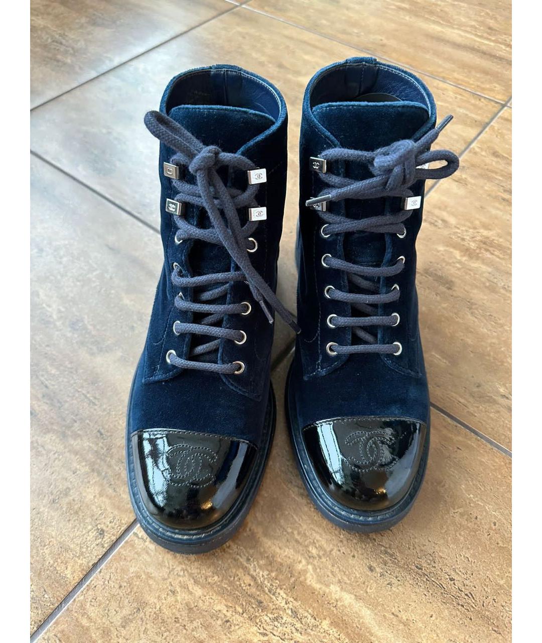 CHANEL Темно-синие бархатные ботинки, фото 3