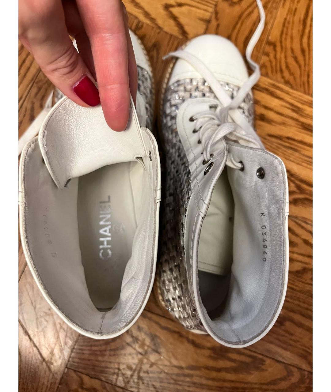 CHANEL PRE-OWNED Белые ботинки из лакированной кожи, фото 4