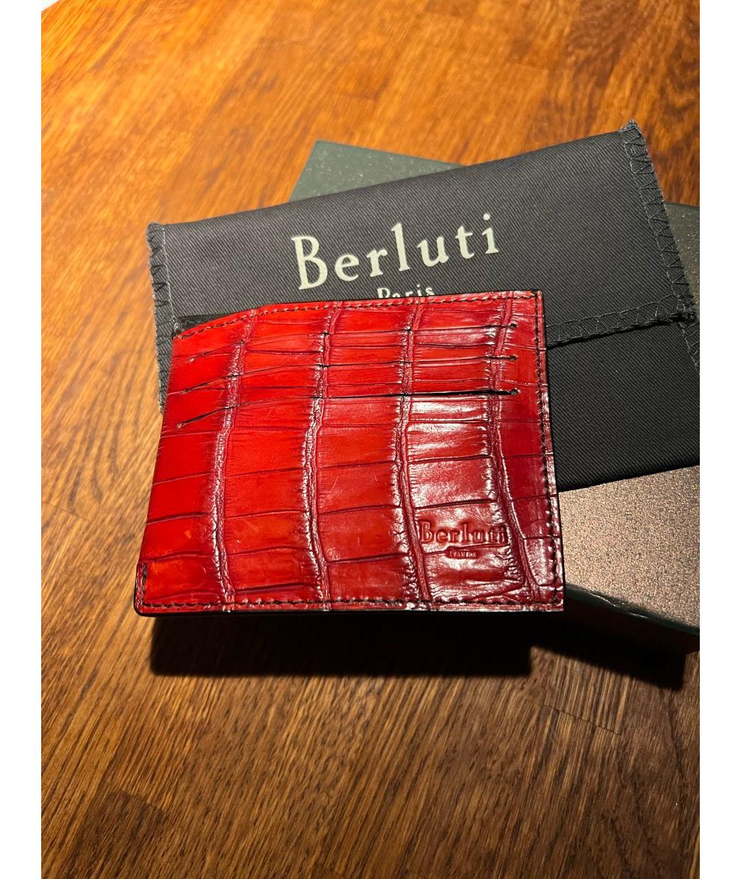 BERLUTI Красный кардхолдер из экзотической кожи, фото 3