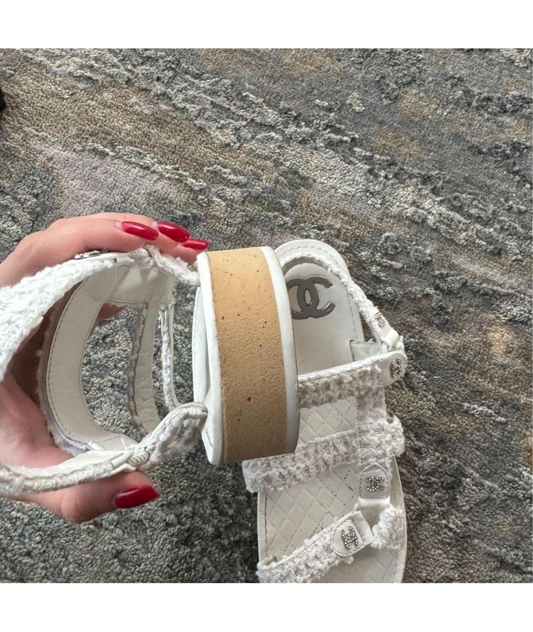 CHANEL PRE-OWNED Белые текстильные сандалии, фото 4