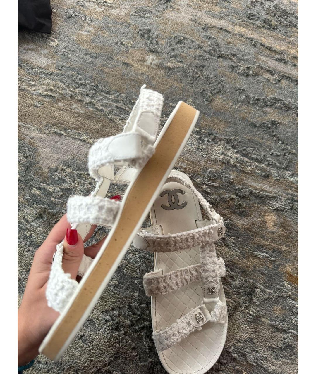 CHANEL PRE-OWNED Белые текстильные сандалии, фото 5