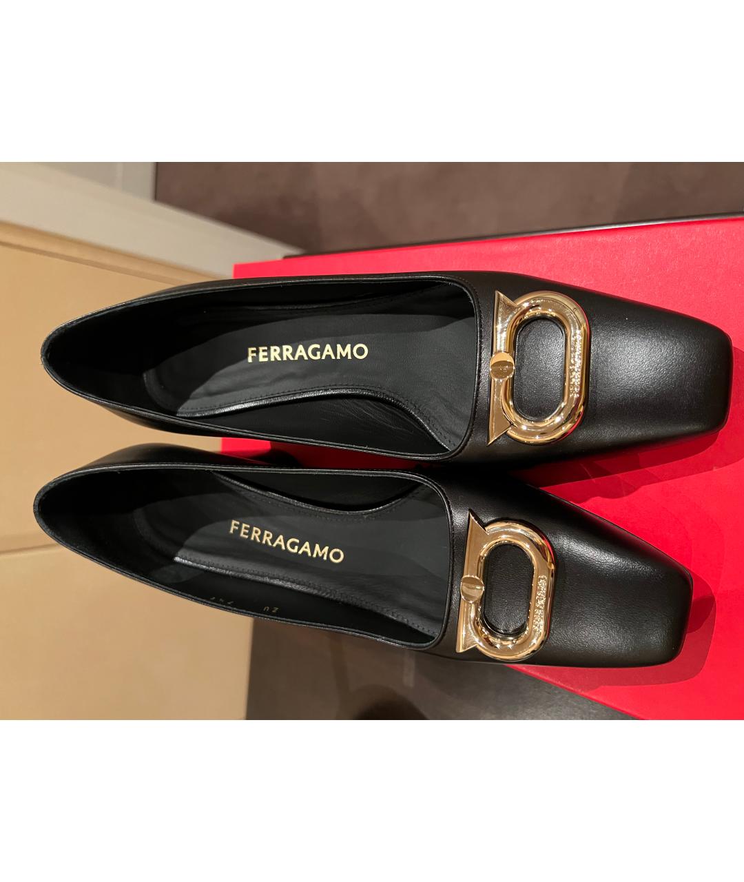 SALVATORE FERRAGAMO Черные кожаные туфли, фото 2