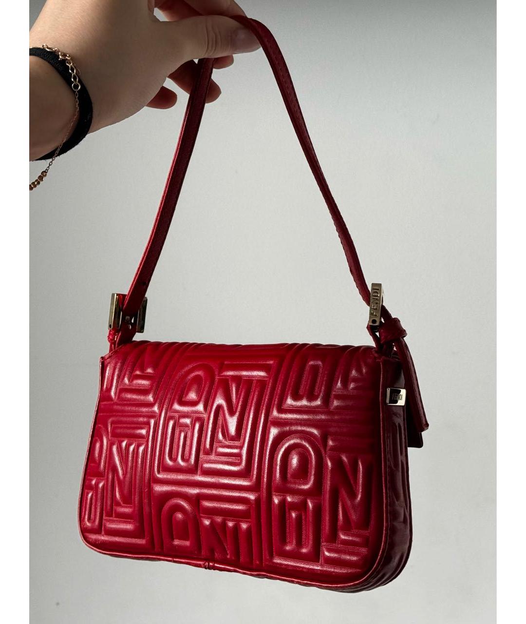 FENDI Красная сумка с короткими ручками из лакированной кожи, фото 3