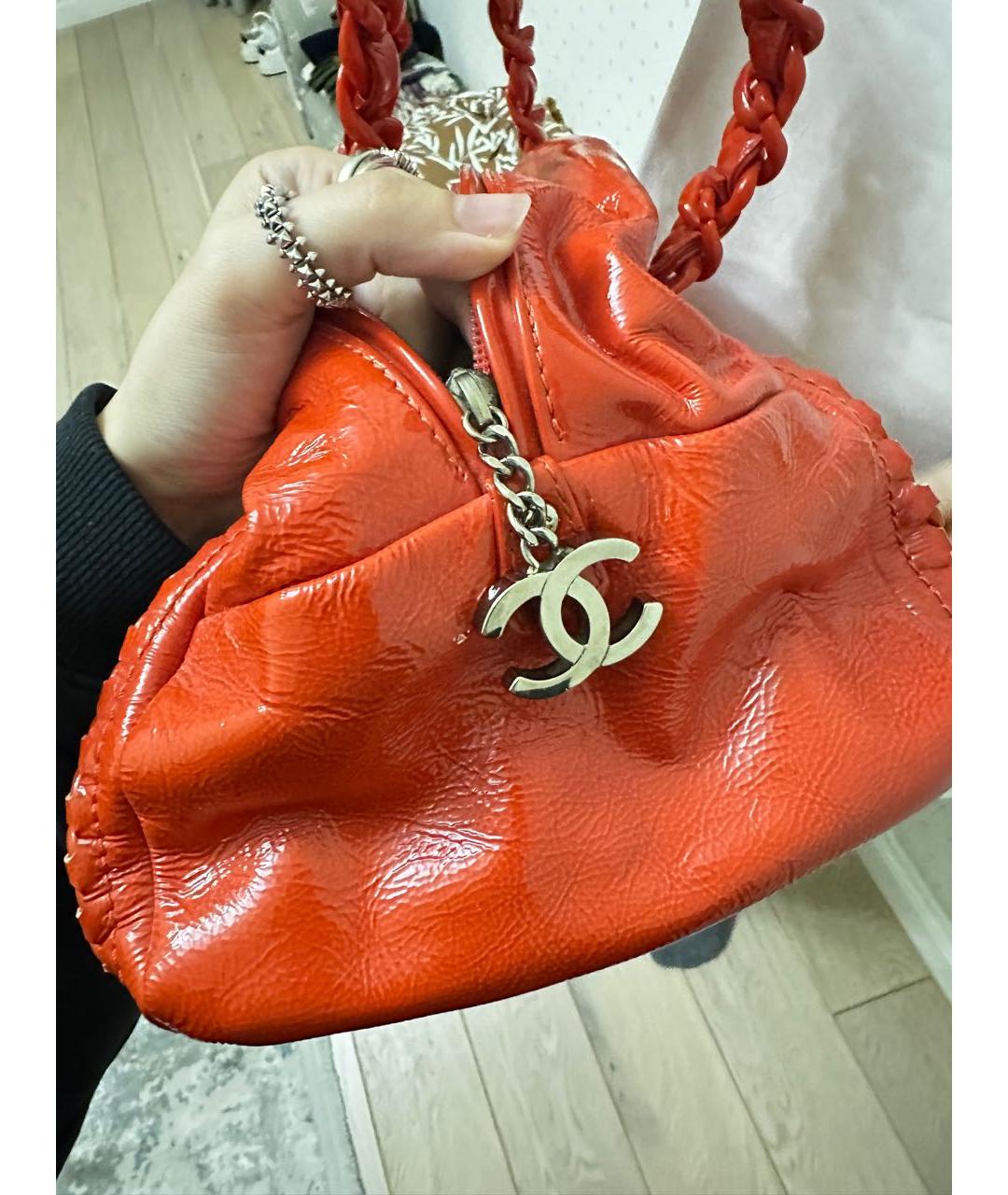 CHANEL PRE-OWNED Красная сумка с короткими ручками из лакированной кожи, фото 8