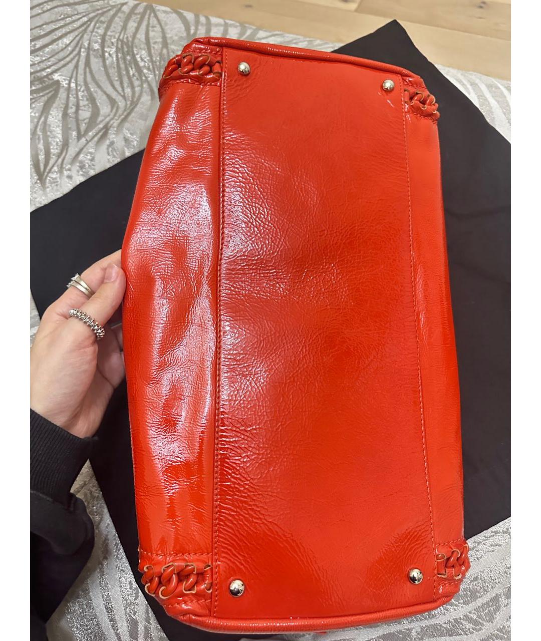 CHANEL PRE-OWNED Красная сумка с короткими ручками из лакированной кожи, фото 3