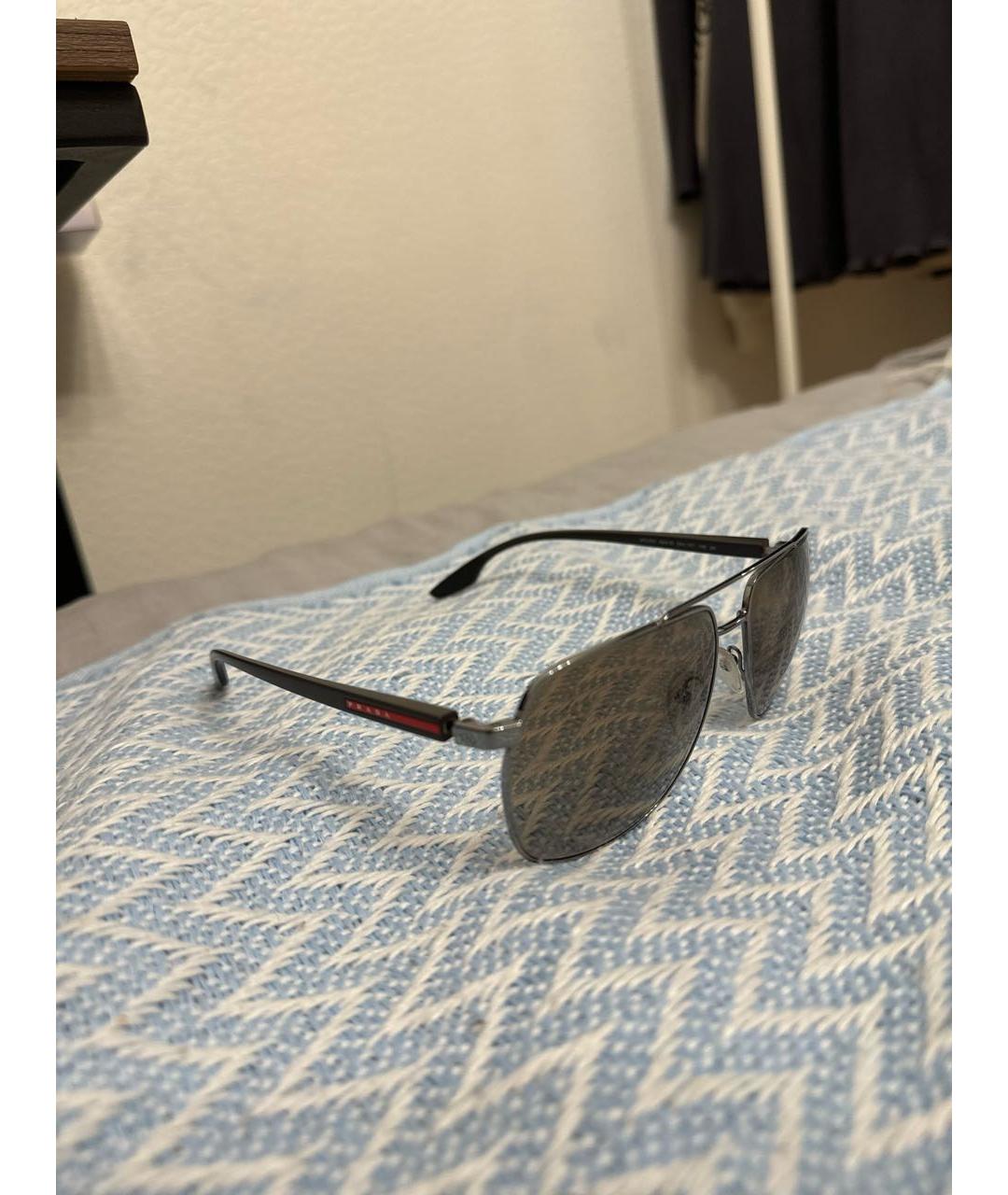 PRADA Антрацитовые металлические солнцезащитные очки, фото 2