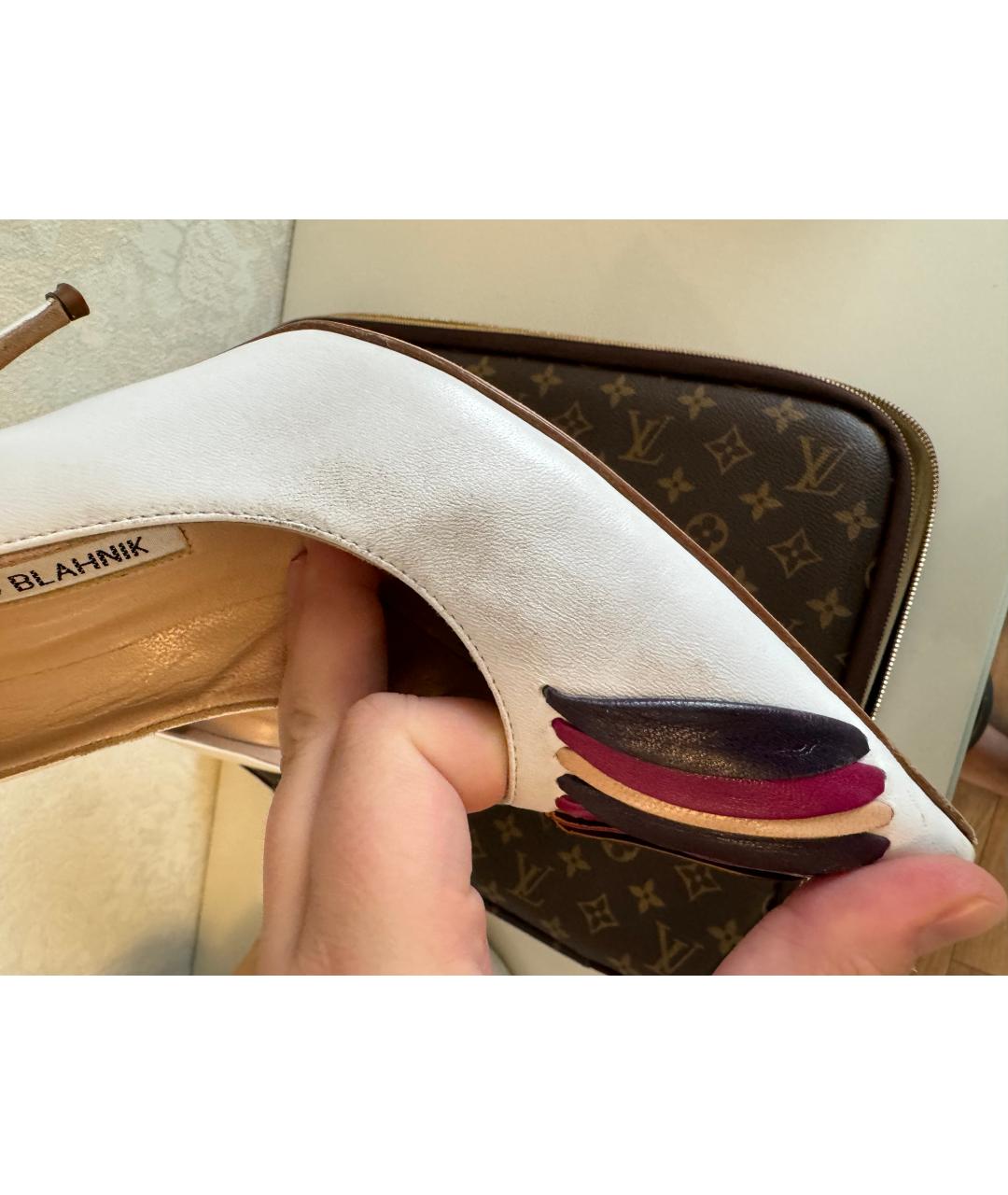 MANOLO BLAHNIK Белые кожаные туфли, фото 4