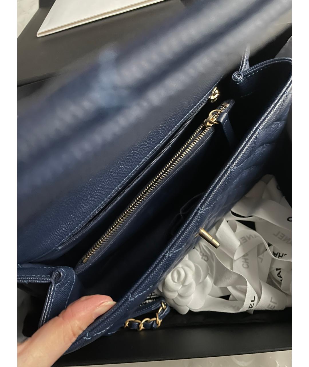 CHANEL PRE-OWNED Темно-синяя кожаная сумка с короткими ручками, фото 6