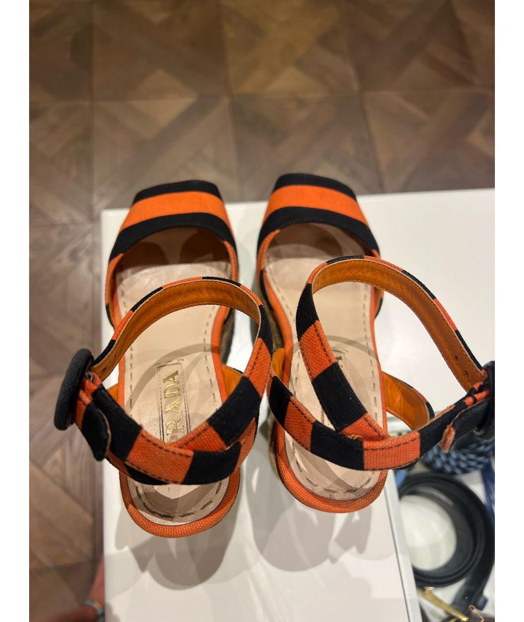 PRADA Оранжевое текстильные босоножки, фото 3