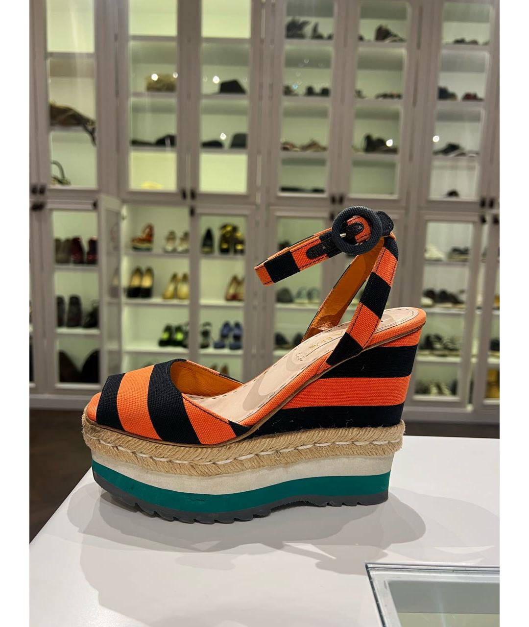 PRADA Оранжевое текстильные босоножки, фото 5
